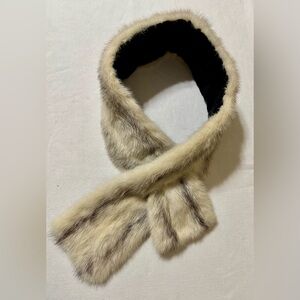 Vintage Elegant Cream Faux Fur Scarf